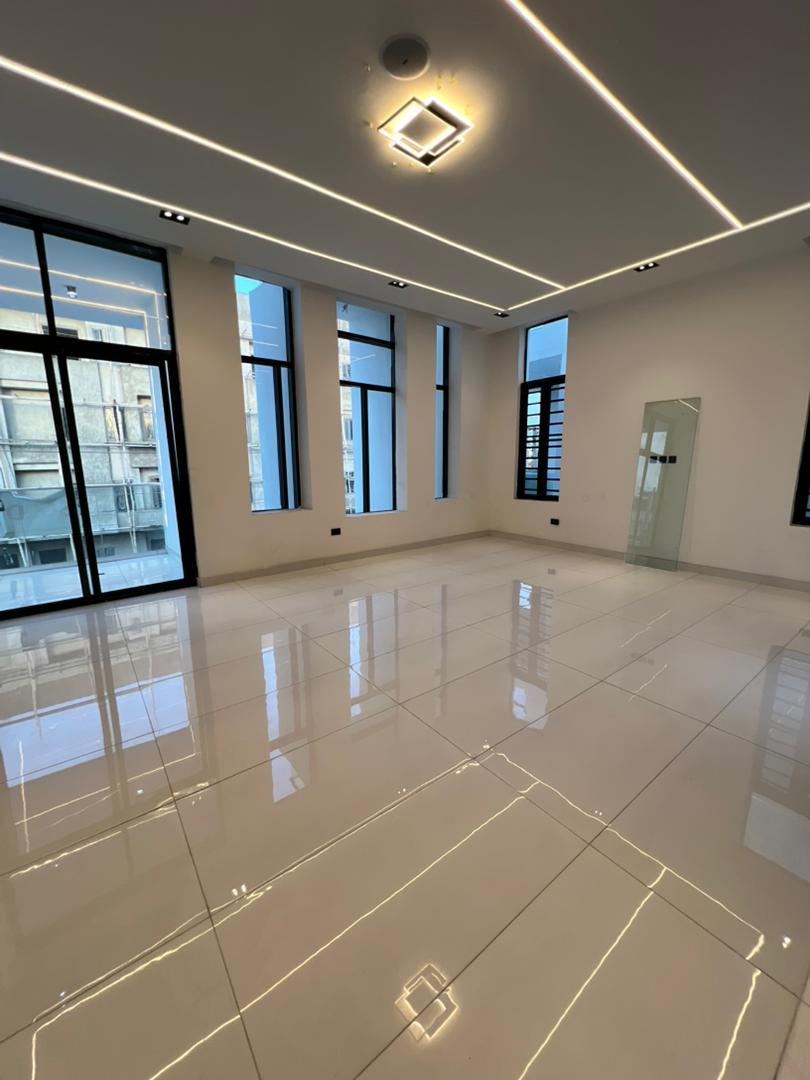 4-bedroom semi-detached duplex with a bq, photo 2